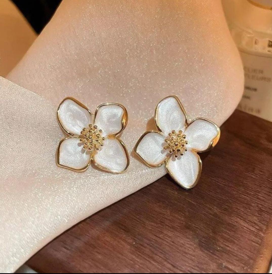 Lucky Bloom Earring